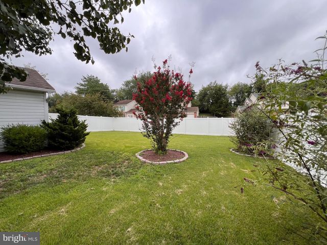 8 ROSE TER, Newark, DE 19702