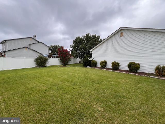 8 ROSE TER, Newark, DE 19702