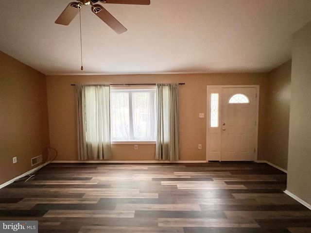 8 ROSE TER, Newark, DE 19702