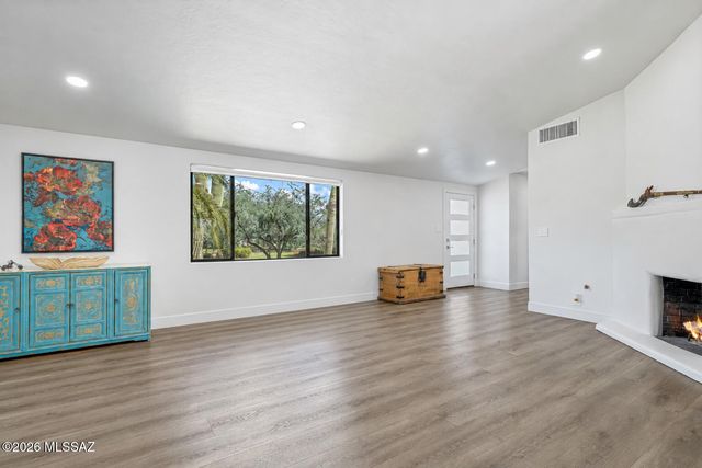 7041 E River Road, Tucson, AZ 85750