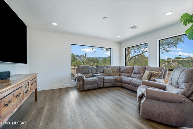 7041 E River Road, Tucson, AZ 85750