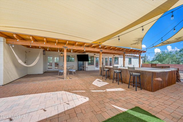 7041 E River Road, Tucson, AZ 85750