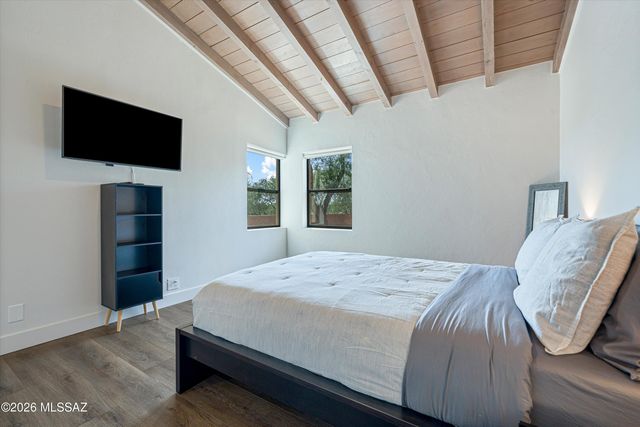 7041 E River Road, Tucson, AZ 85750