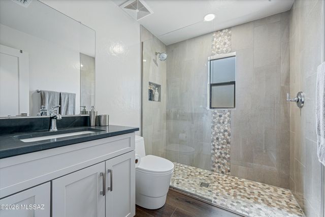 7041 E River Road, Tucson, AZ 85750