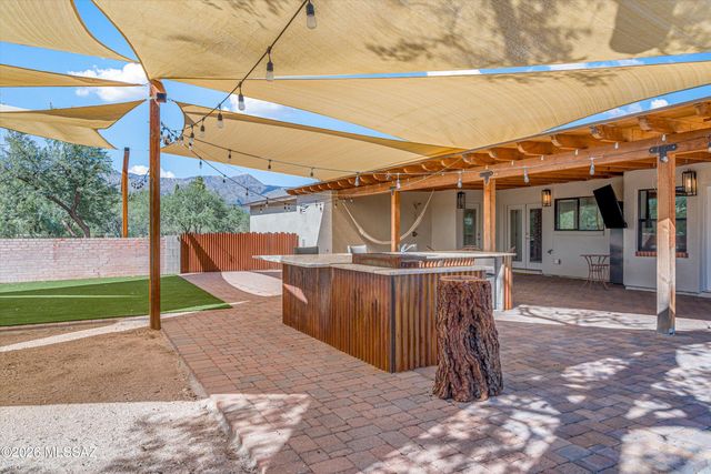 7041 E River Road, Tucson, AZ 85750