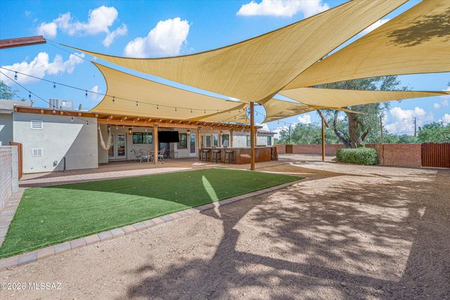 7041 E River Road, Tucson, AZ 85750
