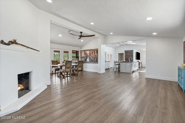 7041 E River Road, Tucson, AZ 85750