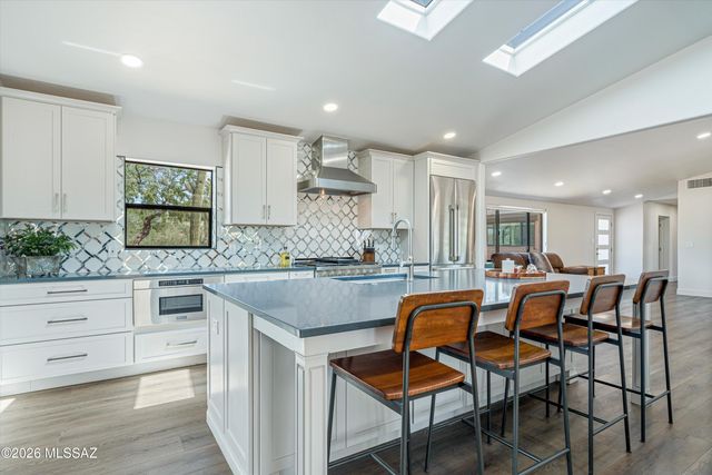 7041 E River Road, Tucson, AZ 85750