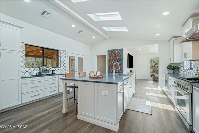 7041 E River Road, Tucson, AZ 85750