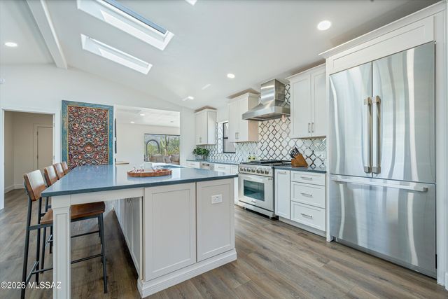 7041 E River Road, Tucson, AZ 85750