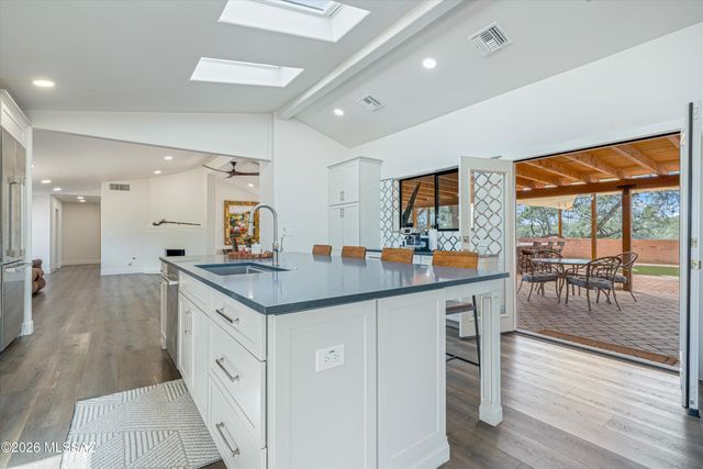 7041 E River Road, Tucson, AZ 85750