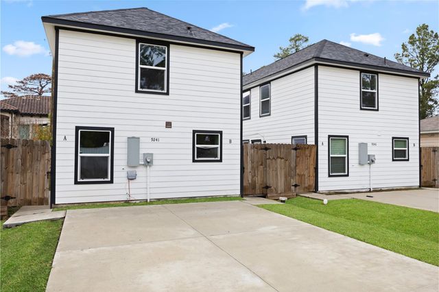 7804 Crestview Drive B, Houston, TX 77028