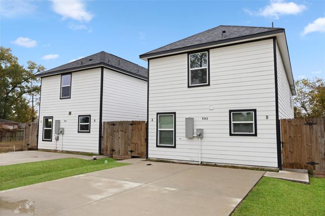 7804 Crestview Drive B, Houston, TX 77028