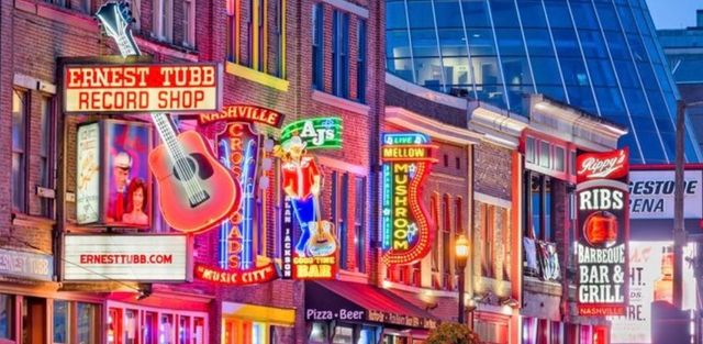 700 Church St Apt 208, Nashville, TN 37203