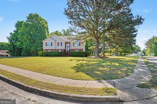 200 Treetop Drive, Hampton, GA 30228