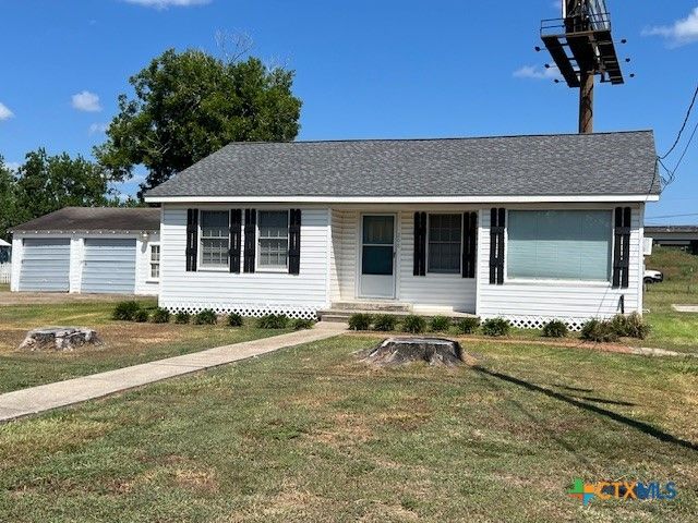 208 Sample Street, Edna, TX 77957