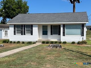 208 Sample Street, Edna, TX 77957