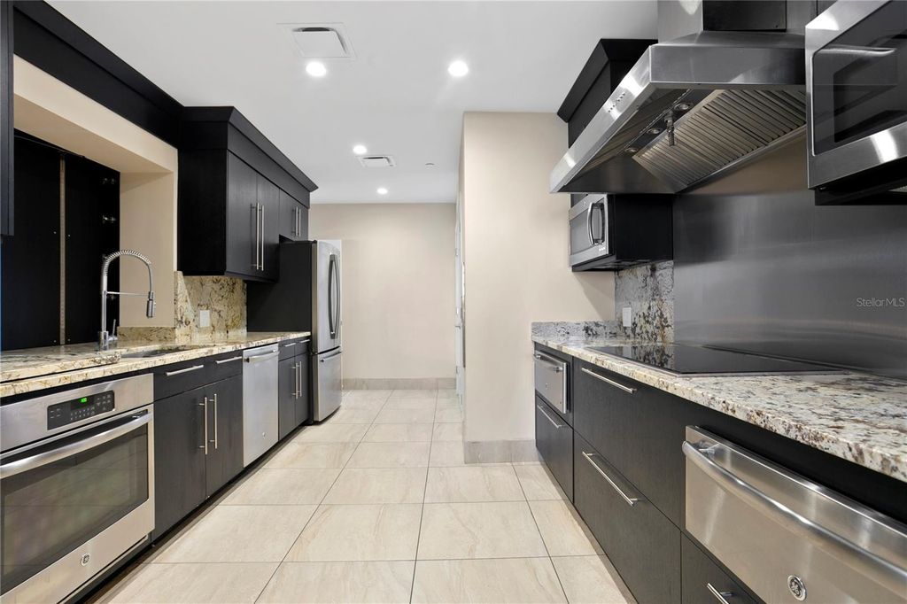 Image 54 of property listing at 3301 BAYSHORE BOULEVARD 1101E, Tampa, FL 33629