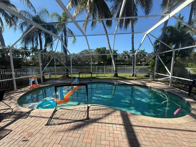 1463 Banyan Way, Weston, FL 33327