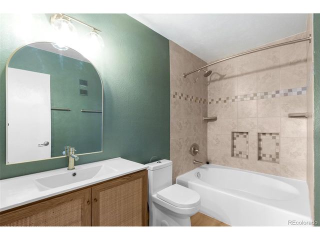 410 Zang St 2-106, Lakewood, CO 80228