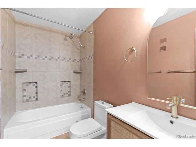 410 Zang St 2-106, Lakewood, CO 80228