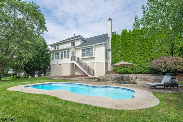 14 Vista Dr, Mount Olive Twp., NJ 07836
