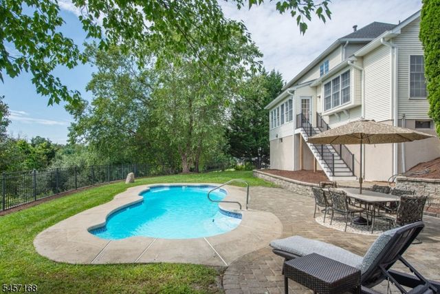 14 Vista Dr, Mount Olive Twp., NJ 07836