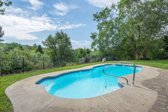 14 Vista Dr, Mount Olive Twp., NJ 07836