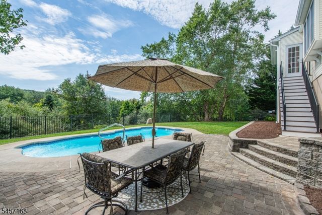 14 Vista Dr, Mount Olive Twp., NJ 07836