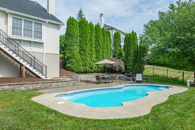 14 Vista Dr, Mount Olive Twp., NJ 07836