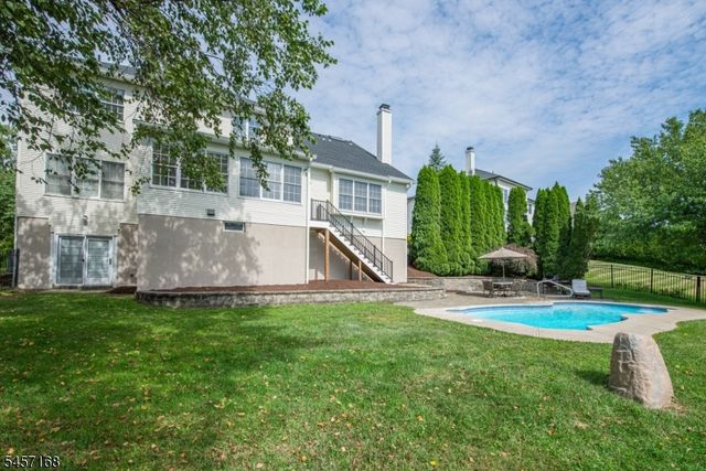 14 Vista Dr, Mount Olive Twp., NJ 07836