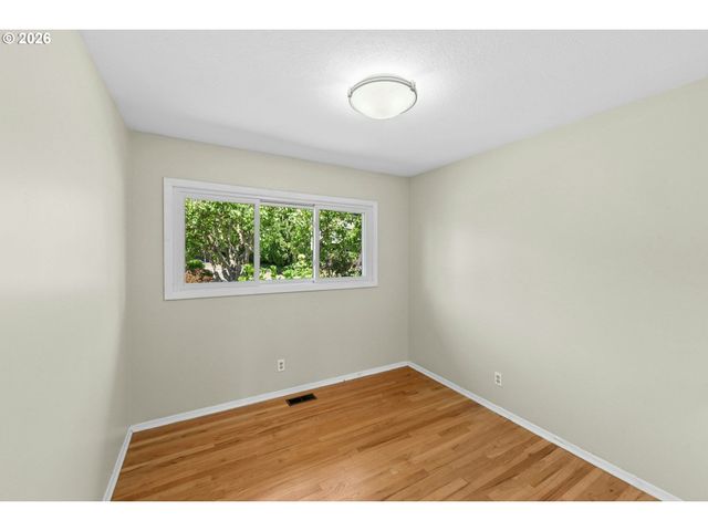 7202 Sw NEVADA Ter, Portland, OR 97219