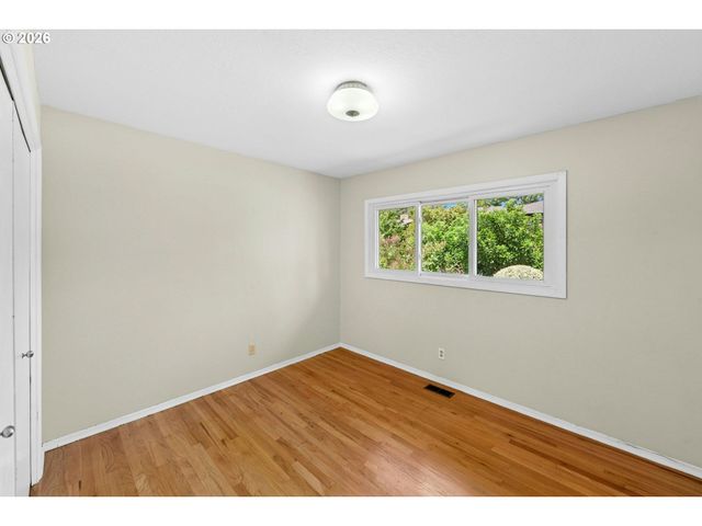 7202 Sw NEVADA Ter, Portland, OR 97219