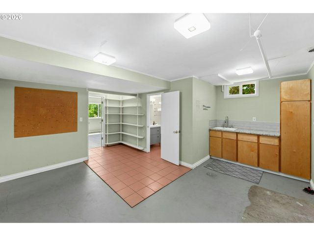 7202 Sw NEVADA Ter, Portland, OR 97219