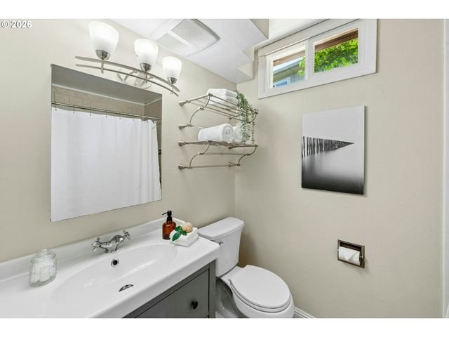 7202 Sw NEVADA Ter, Portland, OR 97219