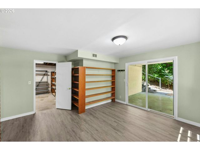 7202 Sw NEVADA Ter, Portland, OR 97219