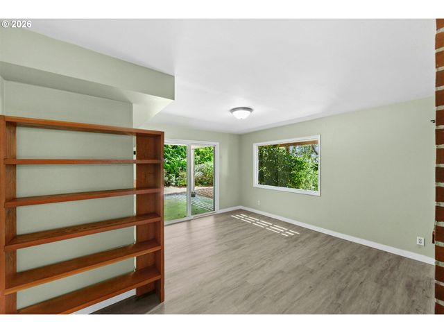 7202 Sw NEVADA Ter, Portland, OR 97219