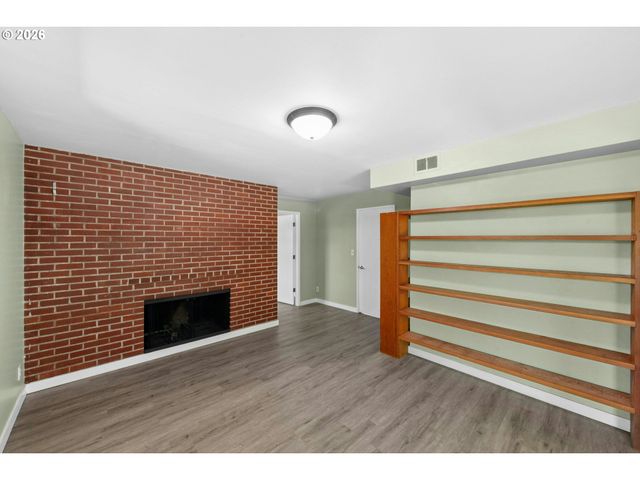 7202 Sw NEVADA Ter, Portland, OR 97219