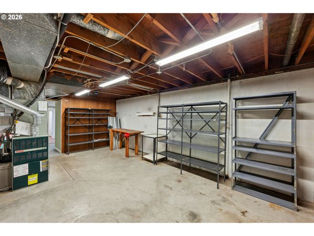 7202 Sw NEVADA Ter, Portland, OR 97219