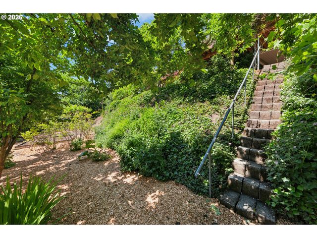 7202 Sw NEVADA Ter, Portland, OR 97219