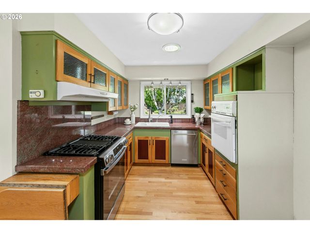 7202 Sw NEVADA Ter, Portland, OR 97219