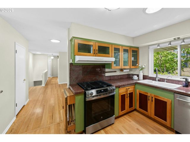 7202 Sw NEVADA Ter, Portland, OR 97219