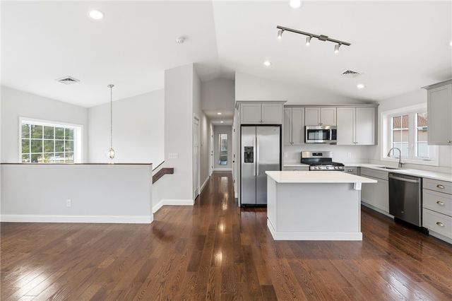 29 Calumet Avenue, Johnston, RI 02919