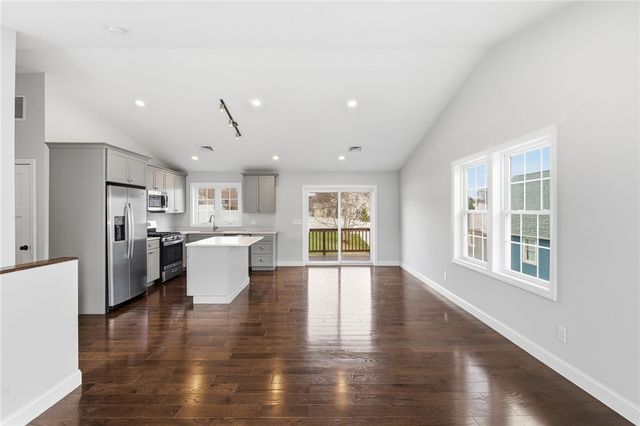 29 Calumet Avenue, Johnston, RI 02919