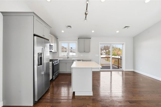 29 Calumet Avenue, Johnston, RI 02919