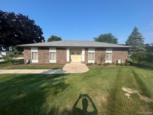 41168 N Woodbury Green, Belleville, MI 48111