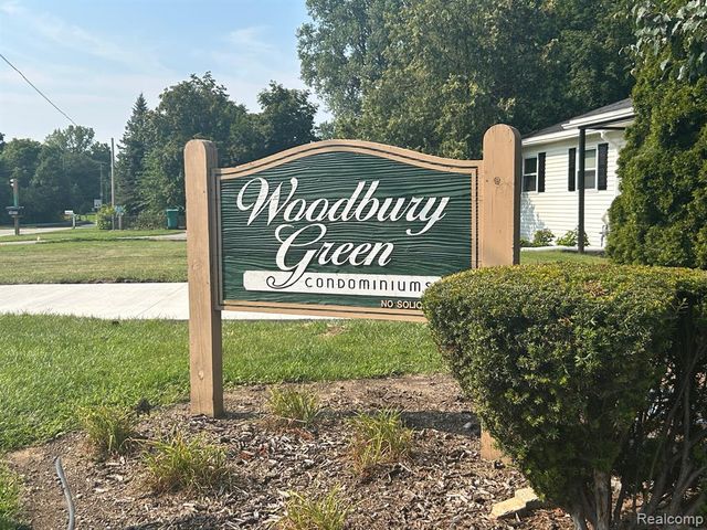 41168 N Woodbury Green, Belleville, MI 48111
