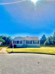 5 Jules CIR, Newport News, VA 23601