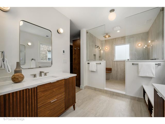 3846 N Kedvale Avenue, Chicago, IL 60641