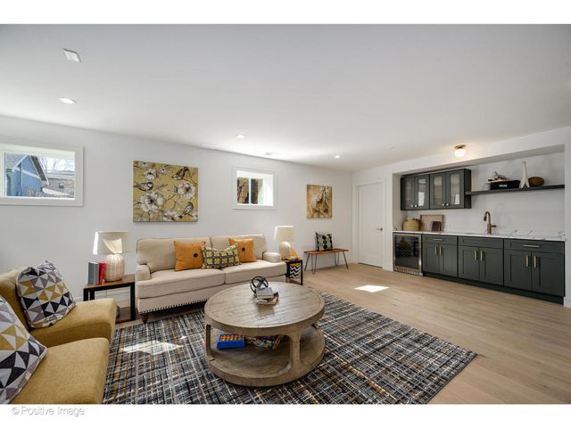 3846 N Kedvale Avenue, Chicago, IL 60641